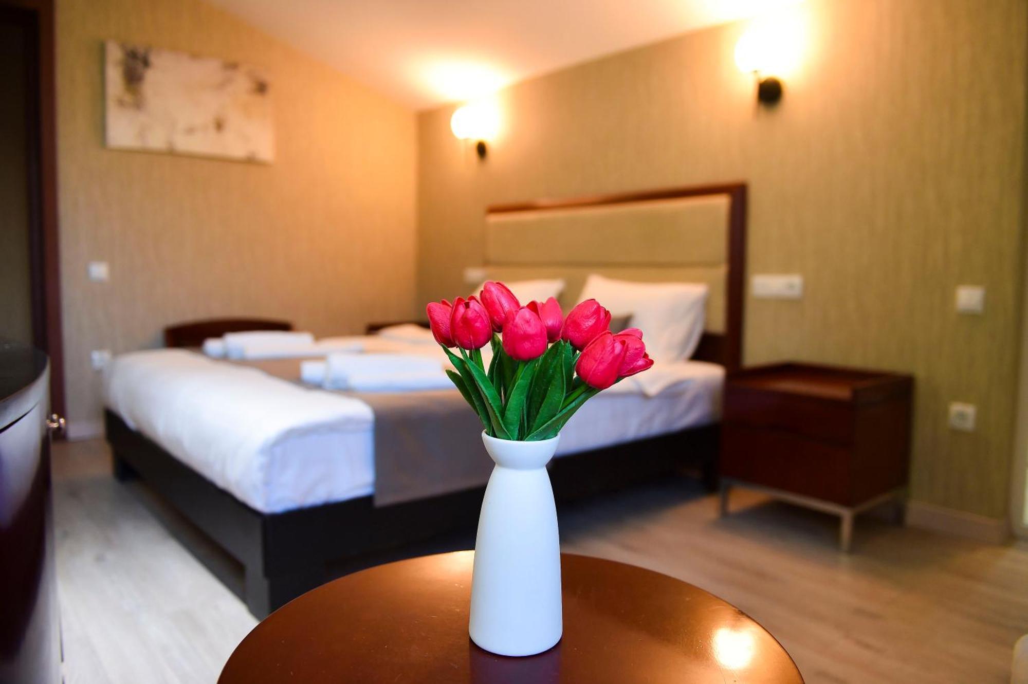 Kraveli Hotel Tbilissi Extérieur photo
