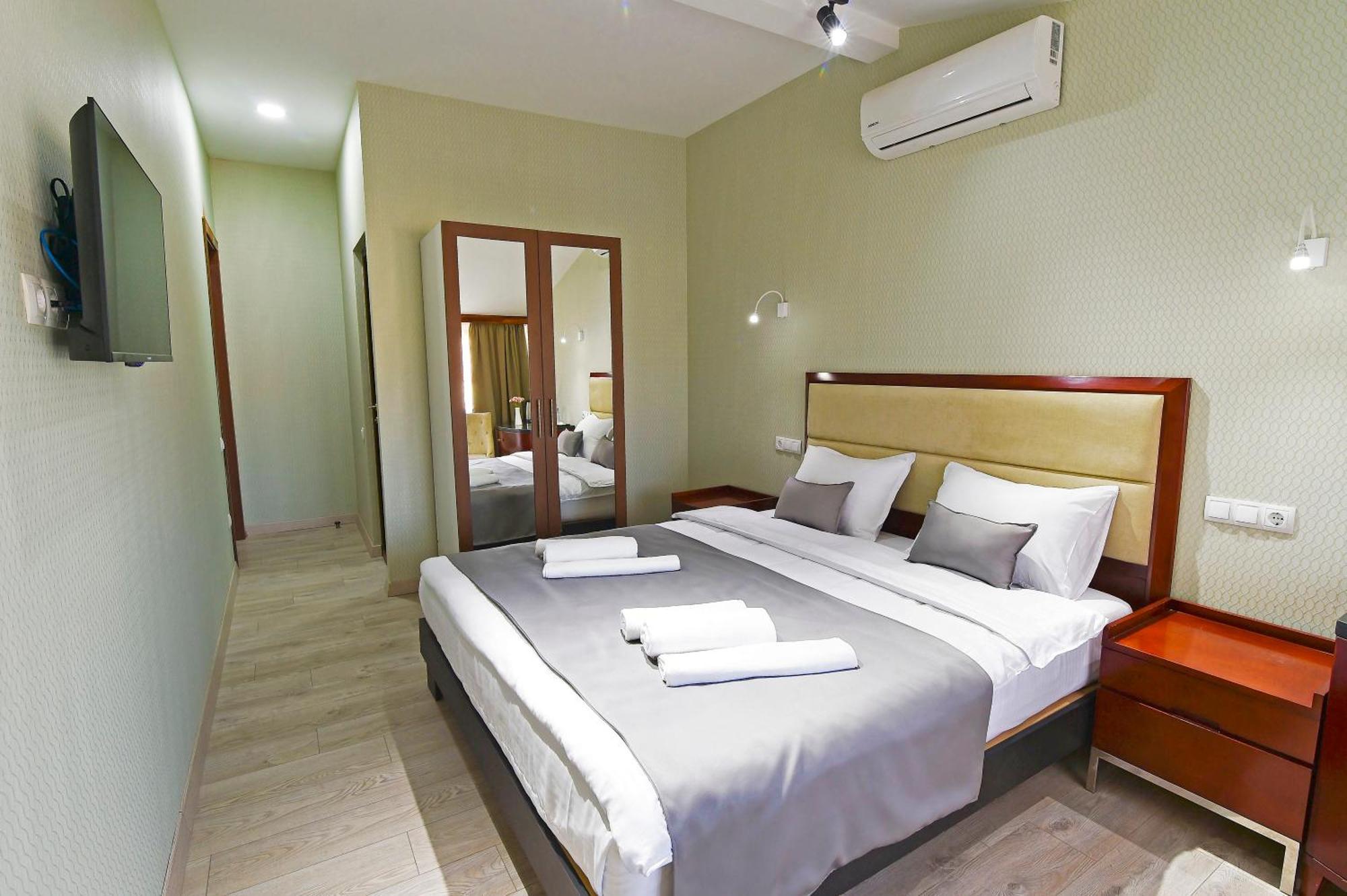 Kraveli Hotel Tbilissi Extérieur photo