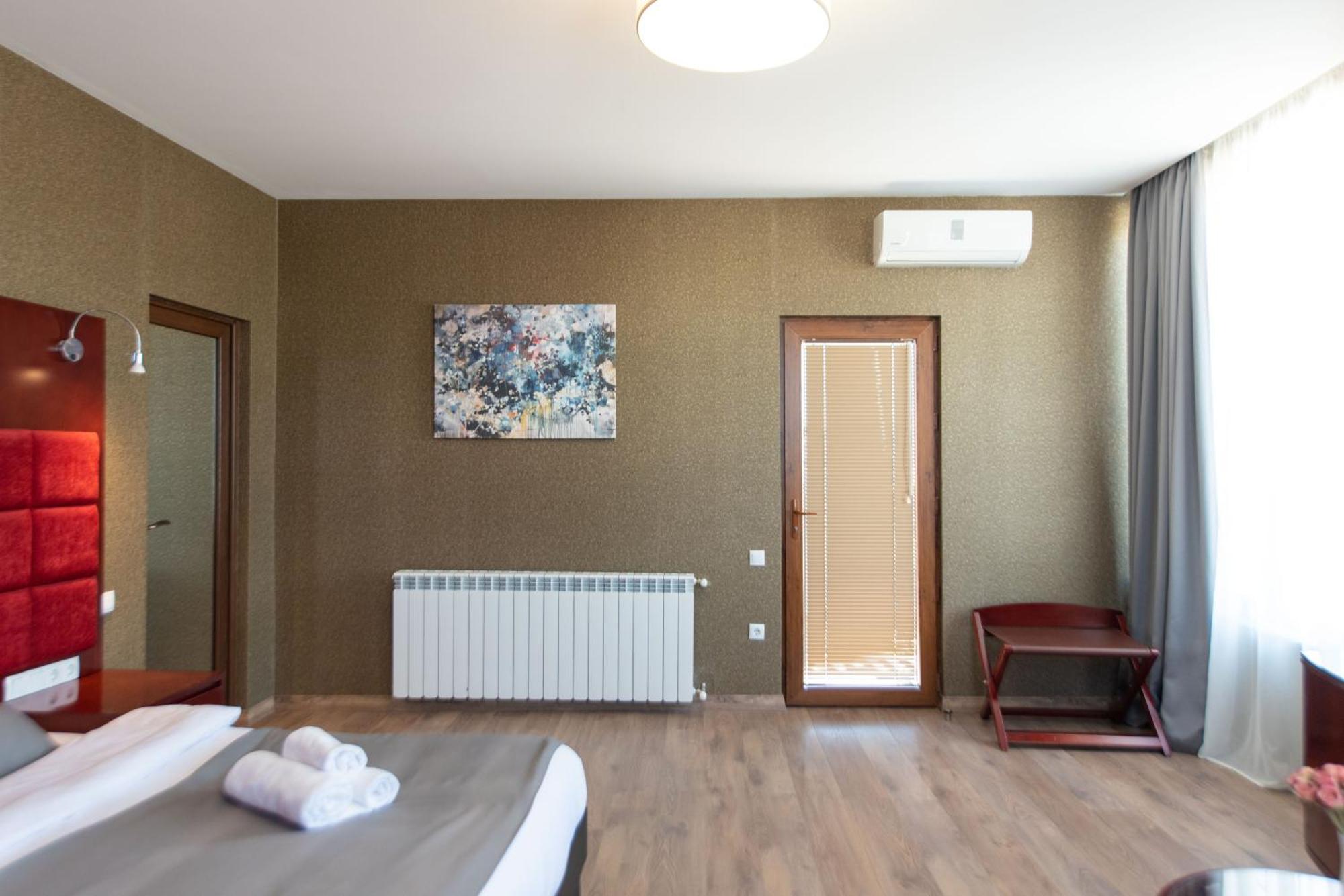 Kraveli Hotel Tbilissi Extérieur photo