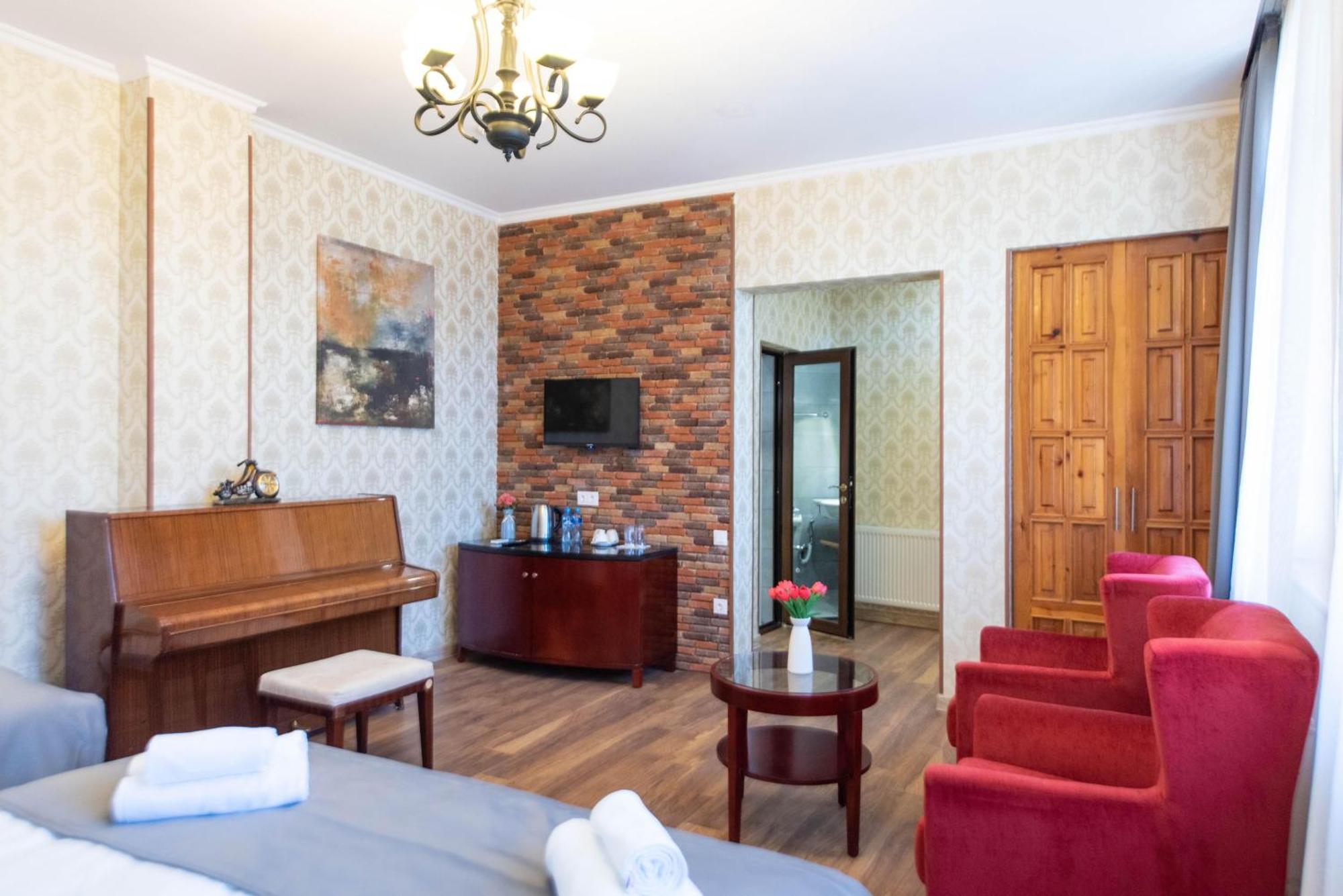 Kraveli Hotel Tbilissi Extérieur photo