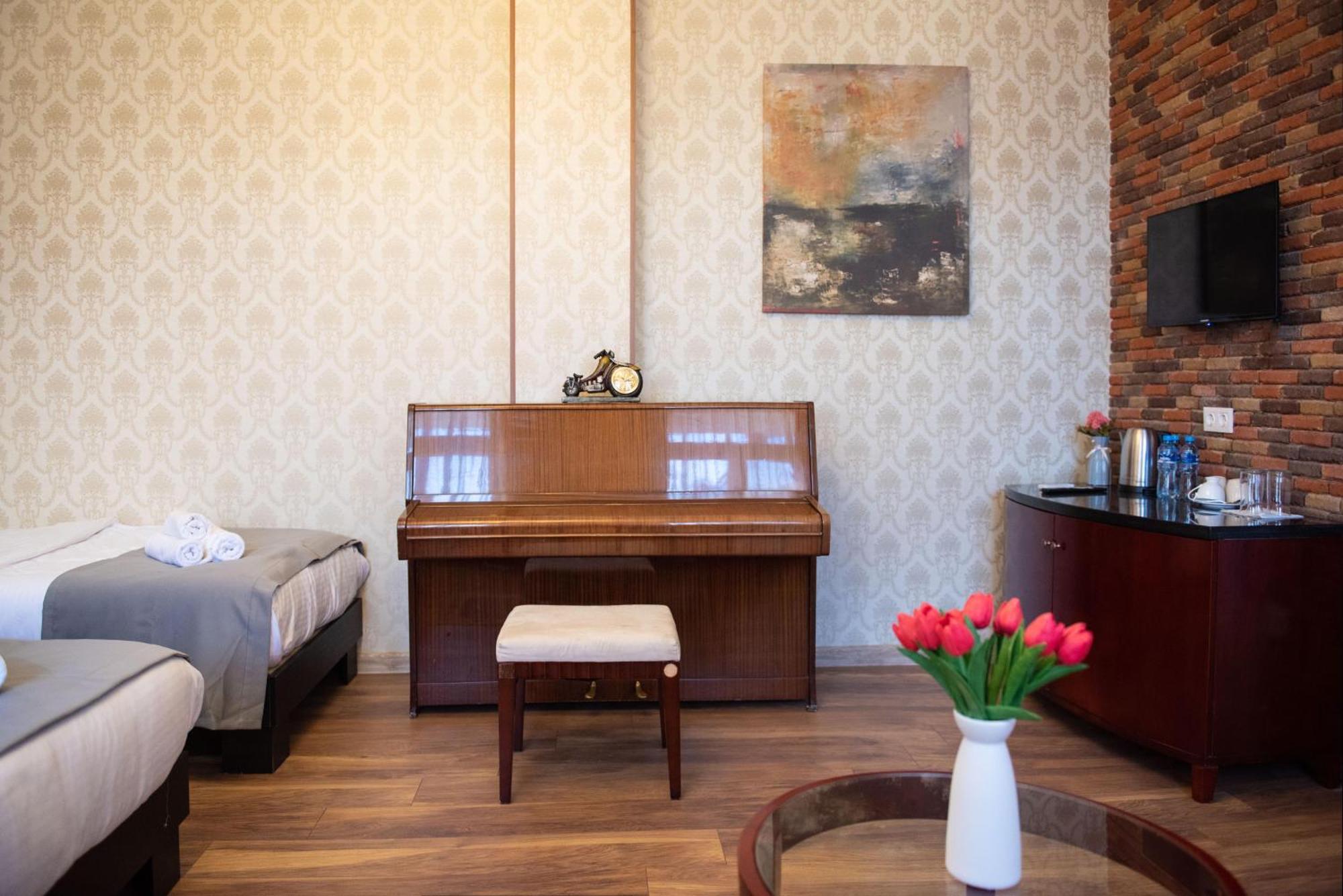 Kraveli Hotel Tbilissi Extérieur photo