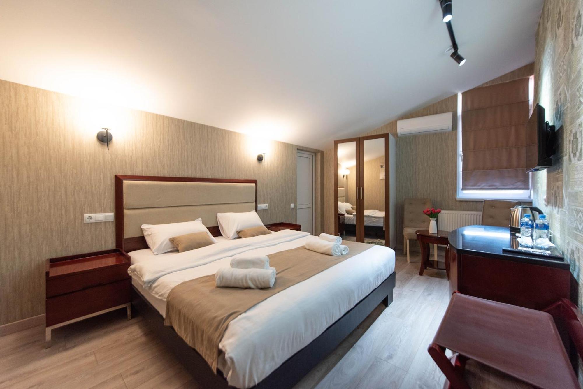 Kraveli Hotel Tbilissi Extérieur photo