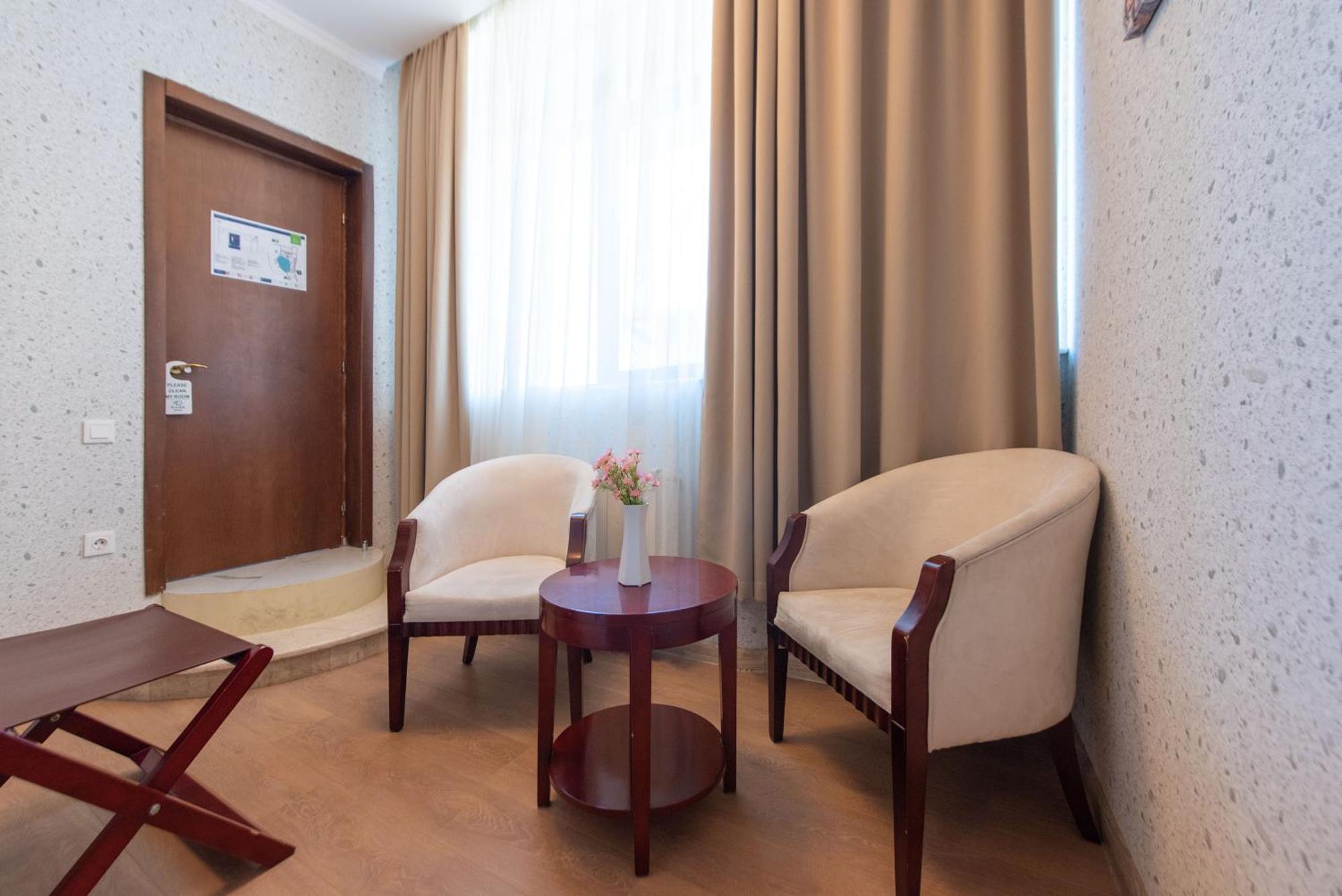 Kraveli Hotel Tbilissi Extérieur photo