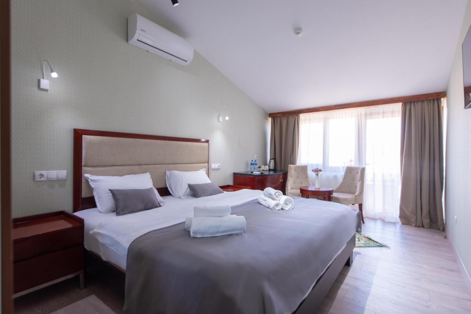 Kraveli Hotel Tbilissi Extérieur photo